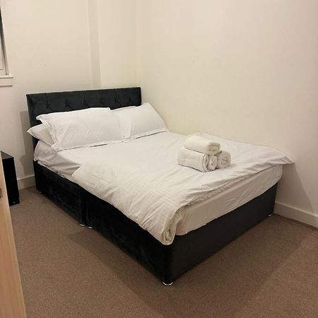 Spacious 2 Bedrooms Apartment In Stratford Лондон Екстериор снимка
