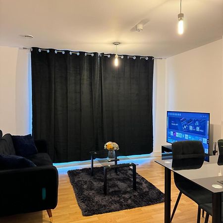 Spacious 2 Bedrooms Apartment In Stratford Лондон Екстериор снимка