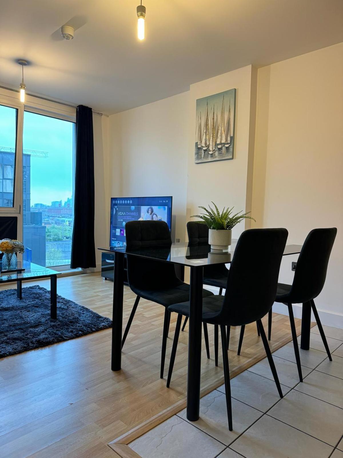 Spacious 2 Bedrooms Apartment In Stratford Лондон Екстериор снимка