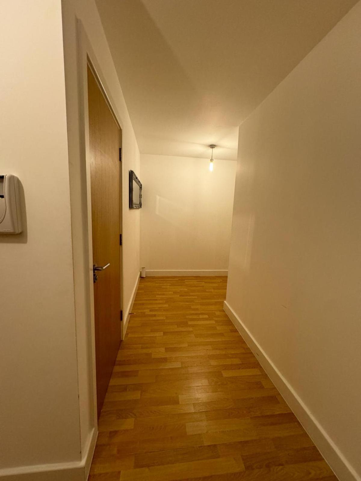 Spacious 2 Bedrooms Apartment In Stratford Лондон Екстериор снимка